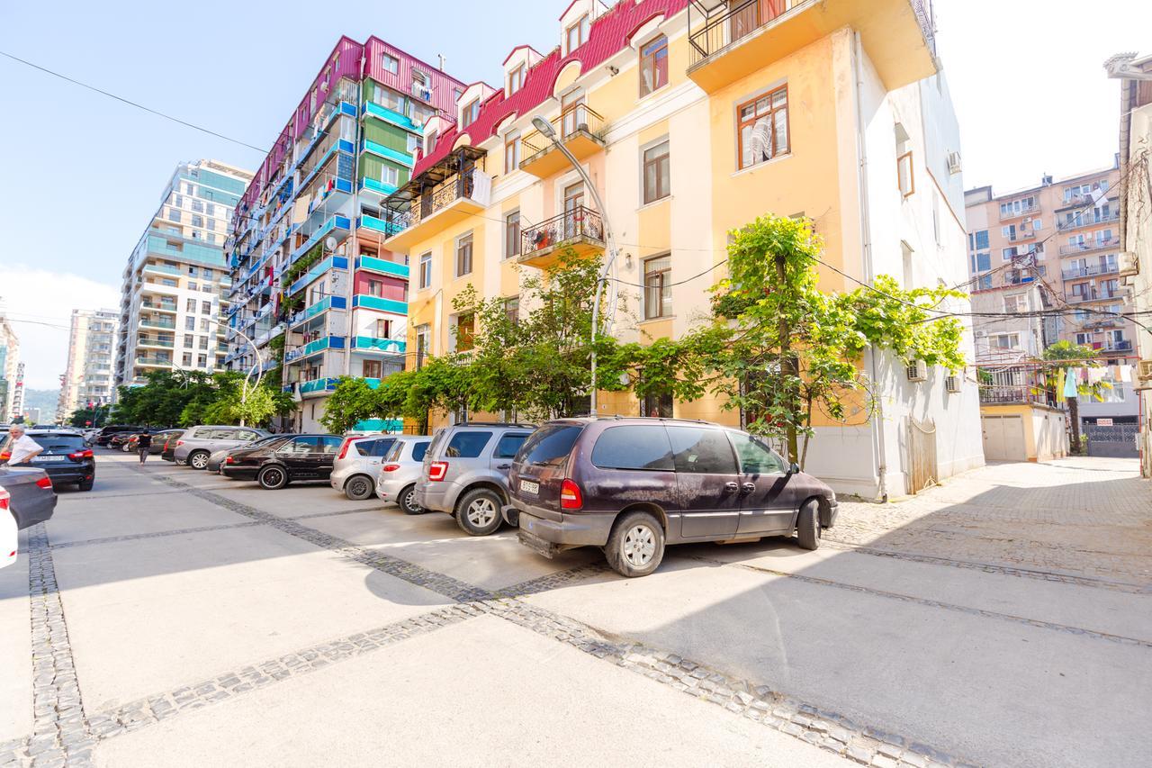 Batumi Holiday 3 バトゥーミ エクステリア 写真